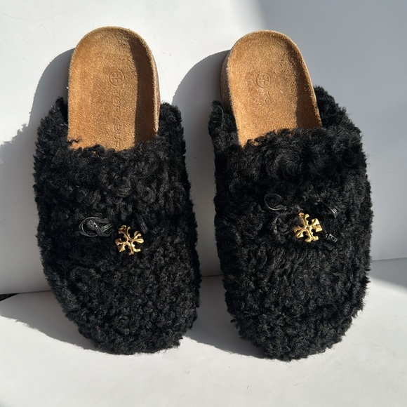 Tory Burch Women's Tory Charm Mammouth Shearling Mules - Perfect Black Size 7 - Picture 1 of 9